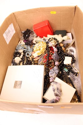 Lot 482 - A box of miscellaneous mainly modern costume...