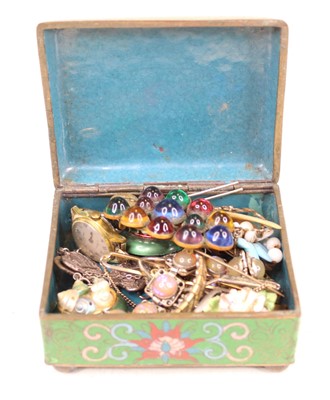 Lot 483 - A collection of miscellaneous costume...