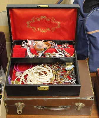 Lot 489 - A leather clad jewellery box and contents, to...