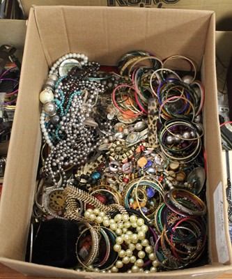 Lot 491 - A large collection of mainly modern costume...