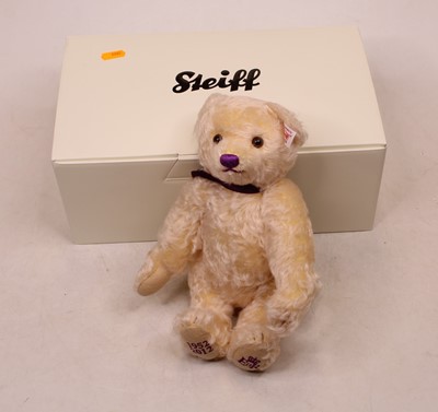 Lot 556 - A Steiff Elizabeth II commemorative teddy-bear,...