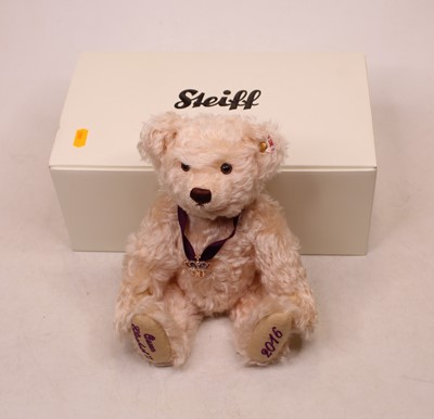 Lot 563 - A Steiff The Queen's 90th Birthday...