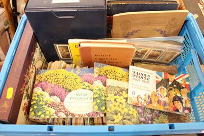 Lot 530 - One box of cigarette cards and Brooke Bond tea...