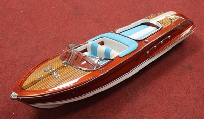 Lot 536 - A modern wooden speed boat on stand, 67cm long
