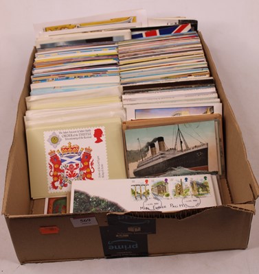 Lot 569 - A collection of vintage postcards mainly...
