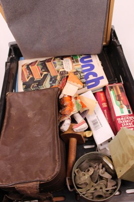 Lot 574 - A box of miscellaneous items to include a...