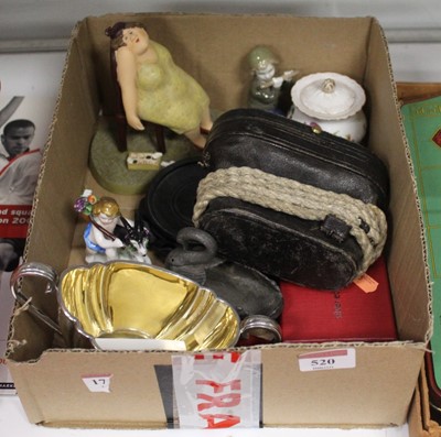 Lot 520 - A small collection of miscellaneous items to...