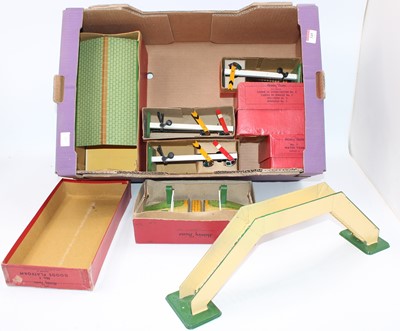 Lot 345 - Hornby items: 1949-55 No.1 Goods Platform,...