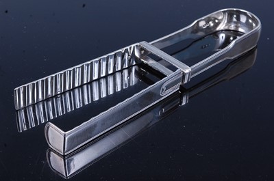Lot 2095 - A pair of George III silver asparagus tongs,...