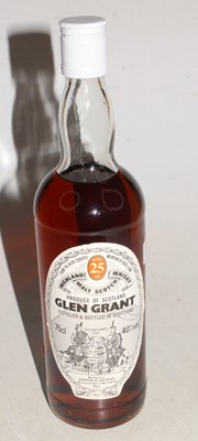 Lot 1432 - Glen Grant 25 year old Highland malt Scotch...