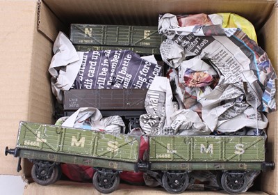 Lot 392 - Collection of 7 various Bassett Lowke Wagons,...
