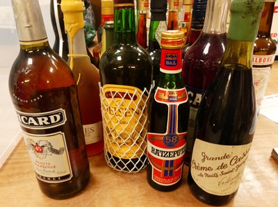 Lot 1521 - Mixed lot, to include various liqueurs, Lamb's...