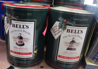 Lot 1452 - Ten Bell's Old Scotch whisky Christmas...