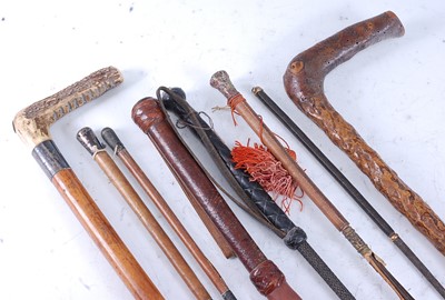 Lot 272 - An early 20th century riding crop, having a...