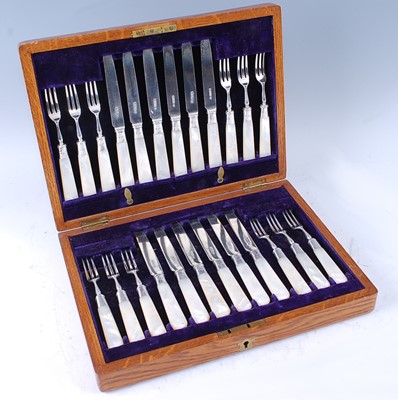 Lot 2184 - An Edwardian fitted canteen of twelve mother...