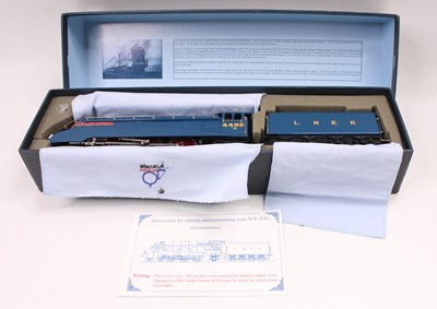 Lot 187 - Ace Trains LNER blue Sir Nigel Gresley engine...