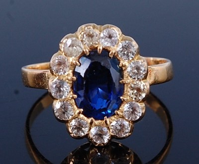 Lot 2379 - A yellow metal sapphire oval cluster ring,...