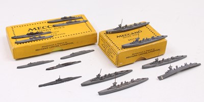 Lot 1134 - 2 Dinky Toys pre-war original trade boxes of...
