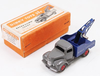 Lot 1009 - Dinky Toys No. 25x Commer Breakdown Lorry...