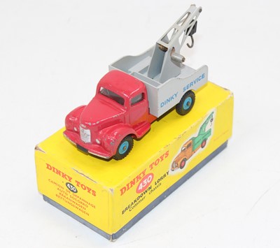 Lot 1010 - Dinky Toys No. 430 Commer Breakdown Lorry...