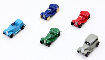 Lot 1044 - Dinky Toys 35 Series model car group of 5 to...