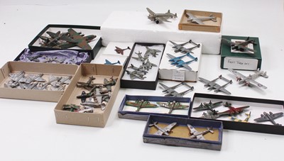 Lot 1084 - 1 tray containing a large quantity of Dinky...