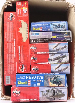 Lot 1422 - 9 various boxed mixed scale Airfix, Revell and...