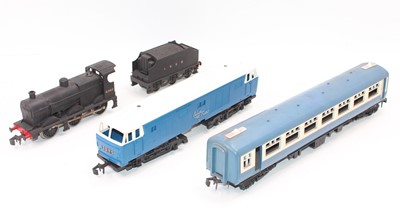 Lot 265 - Three LIMA/Blue Flyer items: Lima 0-6-0 black...