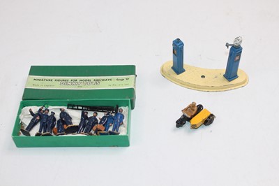 Lot 1709 - Dinky Toys No. 1 Station Staff figure set to...