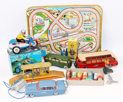 Lot 845 - Two trays containing a mixed selection of...