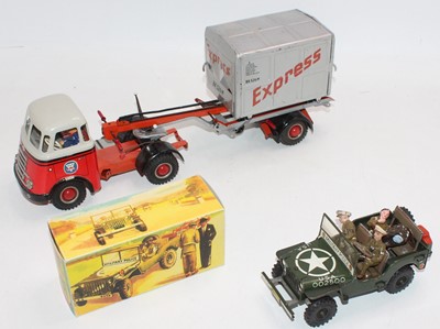 Lot 846 - Arnold Western Germany tinplate models pair -...