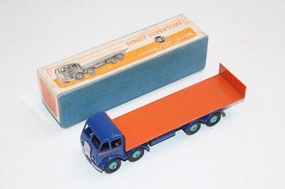 Lot 1768 - Dinky Toys No. 503 Foden Flat Truck with...