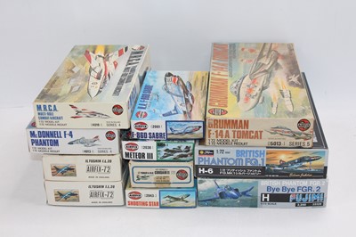 Lot 1455 - One box containing mainly Airfix 1/72nd scale...