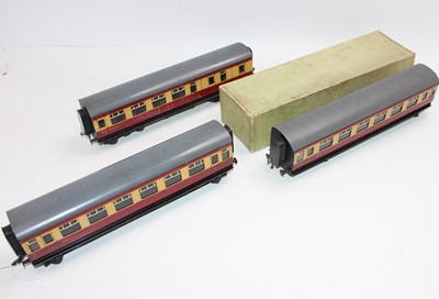 Lot 253 - Three Bassett-Lowke Standard BR coaches by...