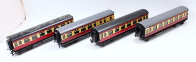 Lot 252 - Three Bassett-Lowke Standard BR coaches by...
