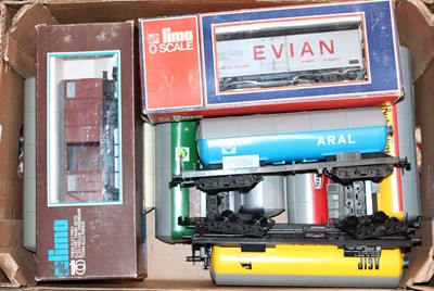 Lot 234 - Lima Continental wagons: 8 bogie tanks – Shell,...