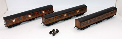 Lot 221 - Three 0 gauge kit/handbuilt bogie coaches...