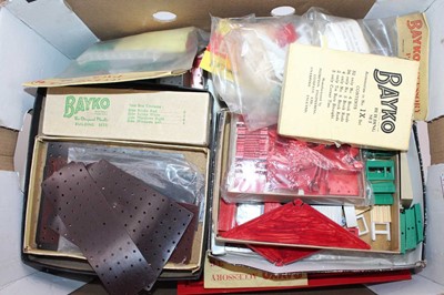 Lot 101 - A collection of Bayko including one large and...