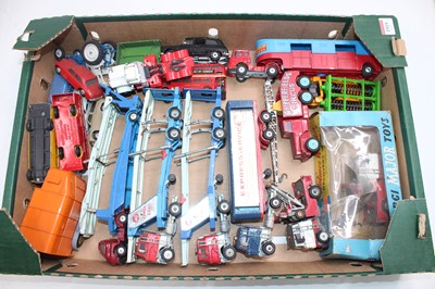 Lot 1919 - One tray containing a quantity of play worn...