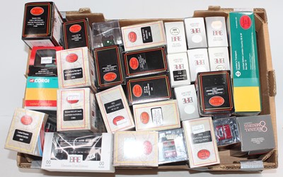Lot 952 - 28 various boxed 1/76th scale public transport...