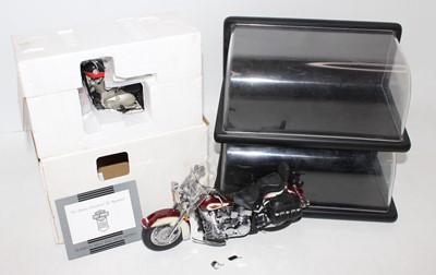 Lot 965 - 2 Franklin Mint 1/10th scale Harley Davidson...