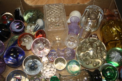 Lot 110 - A box of miscellaneous glassware, to include...