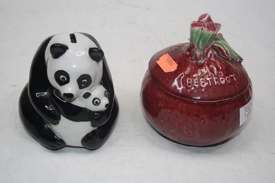 Lot 199 - A Sylvac preserve pot and cover "Beetroot" No....