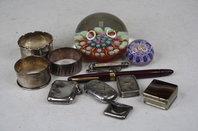 Lot 279 - A small collection of miscellaneous items, to...