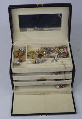 Lot 292 - A leather clad jewellery box and contents, to...