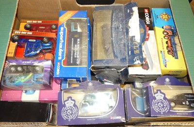 Lot 1517 - A collection of boxed modern release diecasts,...