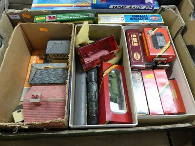 Lot 1549 - One tray containing a collection of 00 gauge...