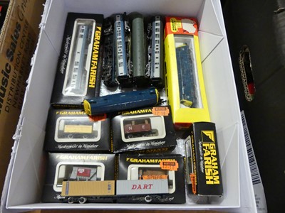 Lot 1559 - One tray containing a quantity of N gauge...