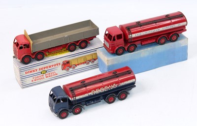 Lot 1792 - Dinky Toys Foden / Leyland Octopus group of 3...