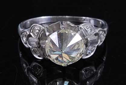 Lot 2184 - A white metal diamond solitaire ring,...